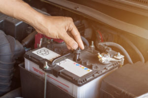 What are the signs of a car battery dying?
